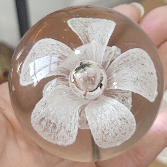 Vintage Set! 1 Blue & 1 White Hand-Blown Glass Floating Flower Paperweights - Picture 9 of 12